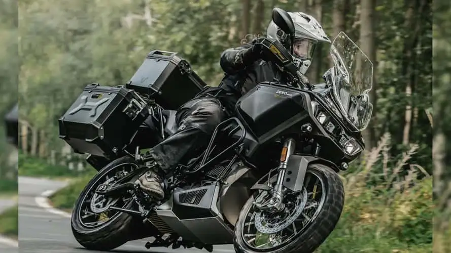 Zero Motorcycles lancia la versione DSR/X Black Forest in Francia.