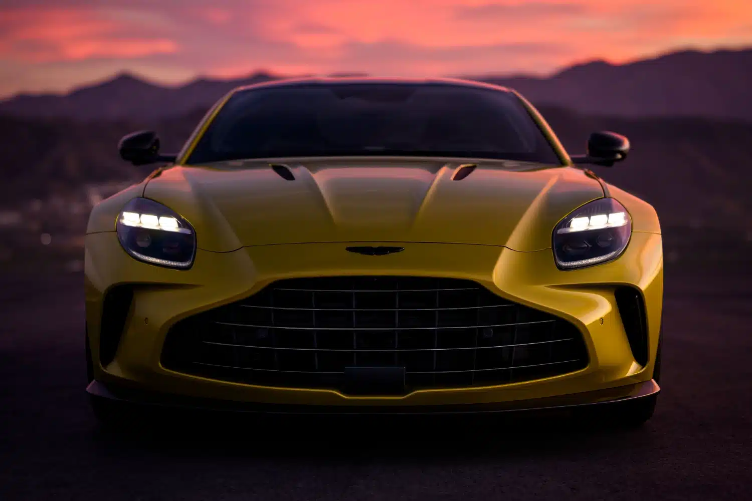 Nuova Aston Martin Vantage 2025: abbiamo visto dal vivo la V8 da 665 CV