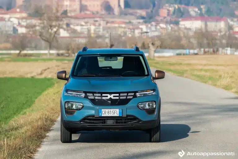 Dacia Spring Extreme 65: prova su strada, dimensioni, prezzo, autonomia e ricarica