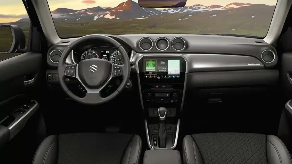 Suzuki Vitara 2024: nuovo look e tanta tecnologia, sotto il cofano ibrido e 4x4