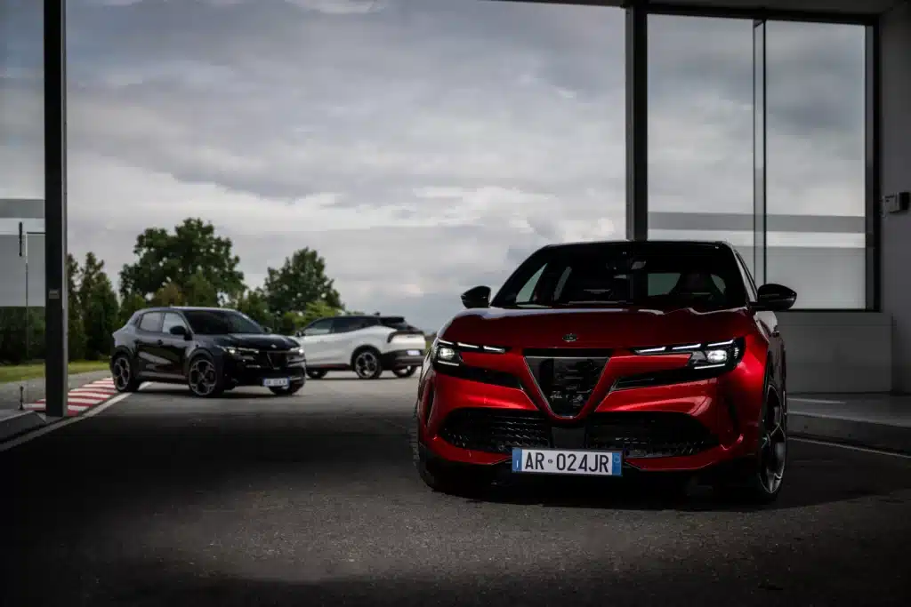 Prova anteprima Alfa Romeo Junior Veloce elettrica: da guidare è al TOP, il resto?